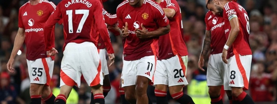 Diversi calciatori olandesi si sono uniti al Manchester United Diversi calciatori olandesi si sono uniti al Manchester United