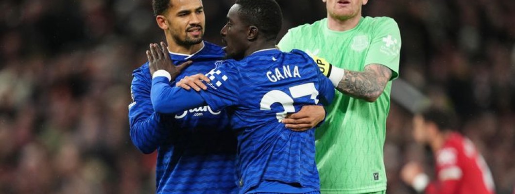 Durante la partita è scoppiata una rissa tra i compagni dell'Everton Durante la partita è scoppiata una rissa tra i compagni dell'Everton