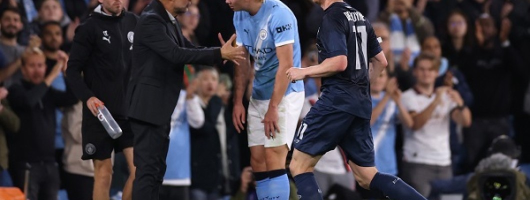 I tifosi del Manchester City hanno accolto calorosamente il ritorno di Kevin De Bruyne I tifosi del Manchester City hanno accolto calorosamente il ritorno di Kevin De Bruyne