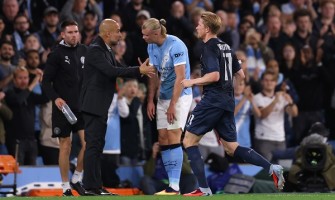 I tifosi del Manchester City hanno accolto calorosamente il ritorno di Kevin De Bruyne I tifosi del Manchester City hanno accolto calorosamente il ritorno di Kevin De Bruyne
