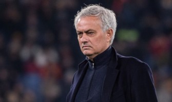 I tifosi della Roma salutano José Mourinho con le canzoni più sincere I tifosi della Roma salutano José Mourinho con le canzoni più sincere