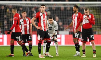 I tifosi dello Sheffield United danno ai giocatori un addio più dignitoso