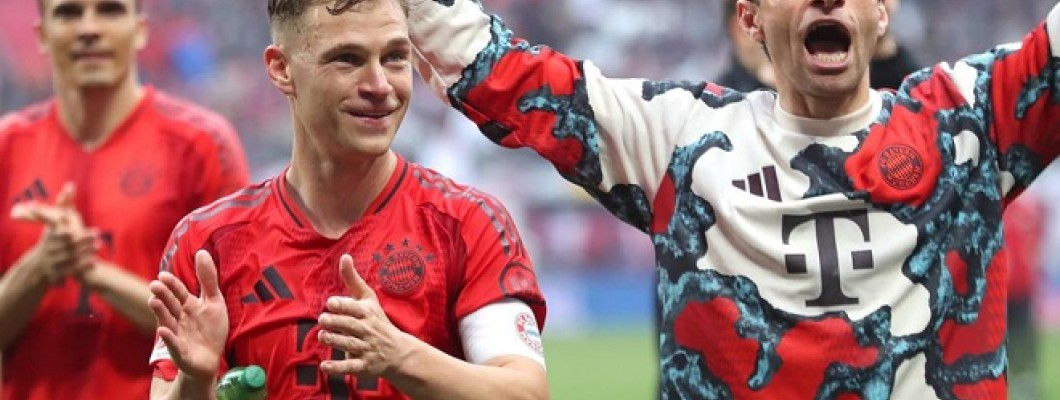 I tifosi rendono omaggio a Thomas Müller per il traguardo delle 500 partite in Bundesliga I tifosi rendono omaggio a Thomas Müller per il traguardo delle 500 partite in Bundesliga