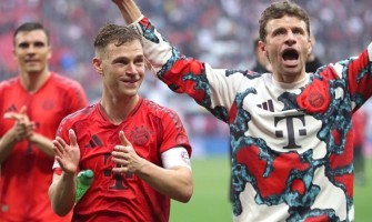 I tifosi rendono omaggio a Thomas Müller per il traguardo delle 500 partite in Bundesliga I tifosi rendono omaggio a Thomas Müller per il traguardo delle 500 partite in Bundesliga