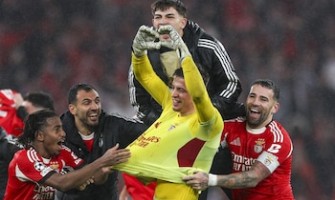 Il portiere del Benfica segna un gol in Champions League