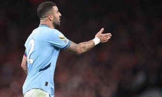Kyle Walker non è riuscito a continuare a giocare per il Milan Kyle Walker non è riuscito a continuare a giocare per il Milan