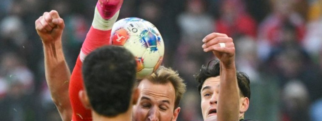 Le due serie di imbattibilità più lunghe del Bayern Monaco sono state interrotte dall'Augsburg Le due serie di imbattibilità più lunghe del Bayern Monaco sono state interrotte dall'Augsburg