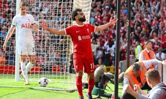 Mohamed Salah comprende le intenzioni dell'allenatore Jürgen Klopp Mohamed Salah comprende le intenzioni dell'allenatore Jürgen Klopp