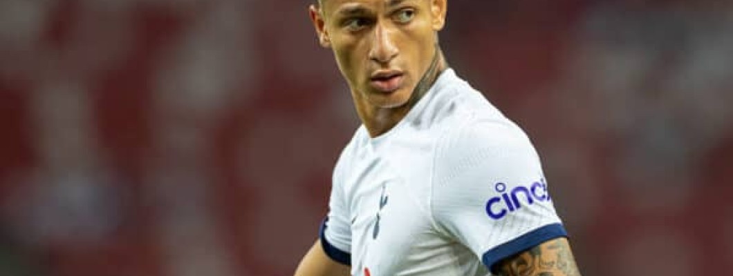 Scarse prestazioni di due attaccanti brasiliani in Premier League Scarse prestazioni di due attaccanti brasiliani in Premier League