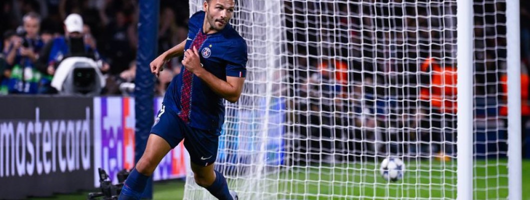 Uno dei motivi dietro l'asta delle maglie del Paris Saint-Germain Uno dei motivi dietro l'asta delle maglie del Paris Saint-Germain