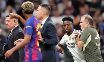 Vinícius Júnior è stato sostituito fuori dal campo dall'allenatore Vinícius Júnior è stato sostituito fuori dal campo dall'allenatore