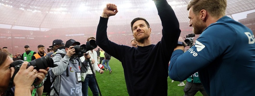 Xabi Alonso vince il primo titolo della Bundesliga Xabi Alonso vince il primo titolo della Bundesliga